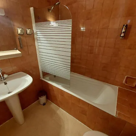 Hotell Logis - La Table D'antan - 2 Etoiles Et Restaurant Bon-Encontre