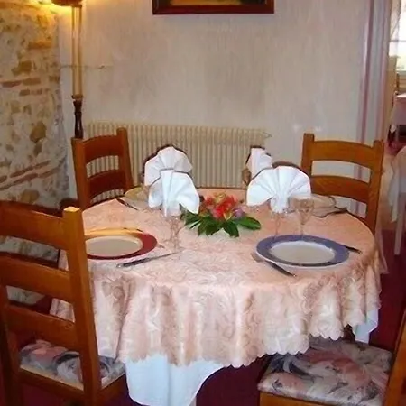 Hotel Logis - La Table D'antan - 2 Etoiles Et Restaurant Bon-Encontre