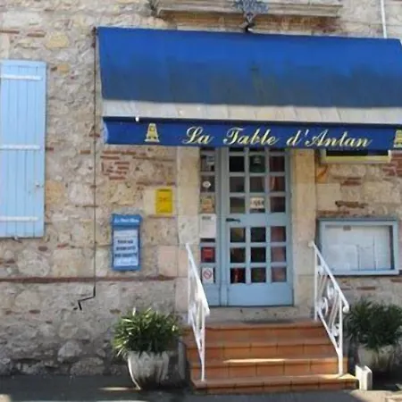 Hotell Logis - La Table D'antan - 2 Etoiles Et Restaurant 2*