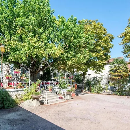 ホテル Logis - La Table D'antan - 2 Etoiles Et Restaurant Bon-Encontre